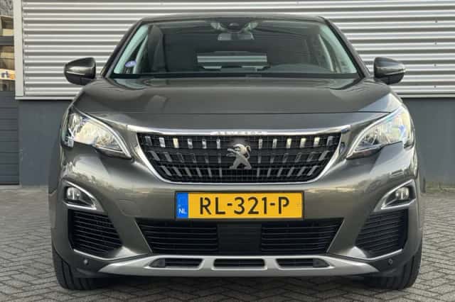 Peugeot 3008 (2018) thumbnail 2