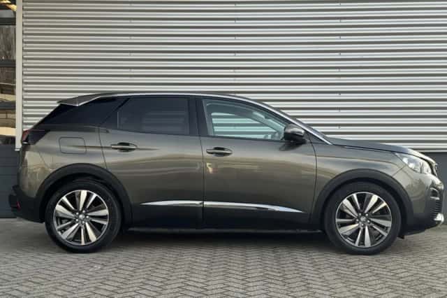 Peugeot 3008 (2018) thumbnail 4