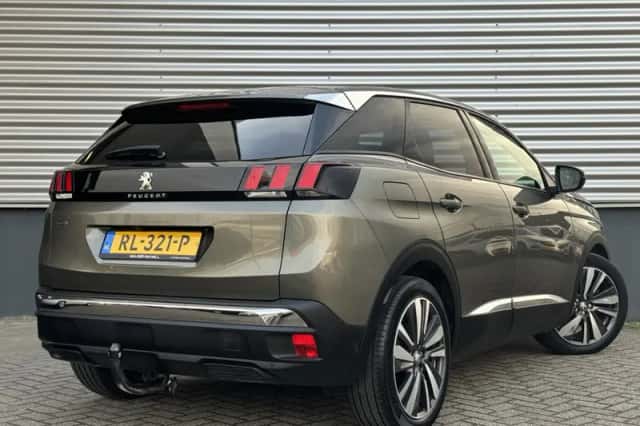 Peugeot 3008 (2018) thumbnail 5