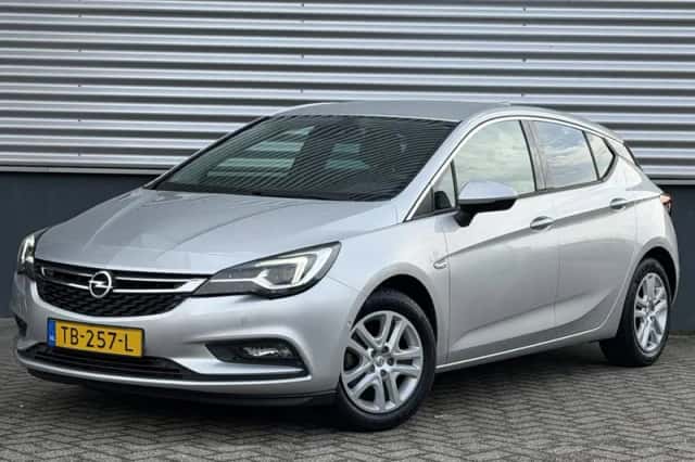 Opel Astra (2018) thumbnail 2