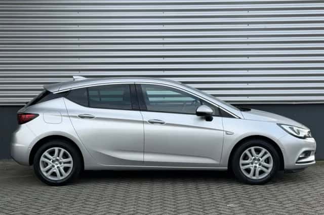 Opel Astra (2018) thumbnail 3