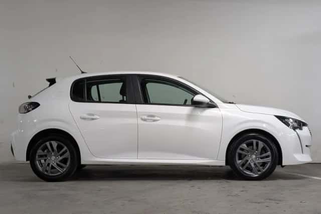 Peugeot 208 (2021) thumbnail 3