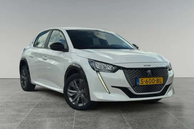 Peugeot e-208 (2022) thumbnail 2