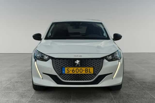 Peugeot e-208 (2022) thumbnail 5