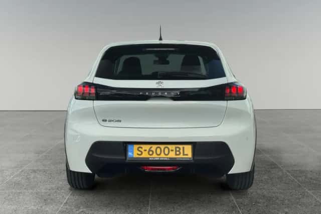 Peugeot e-208 (2022) thumbnail 6