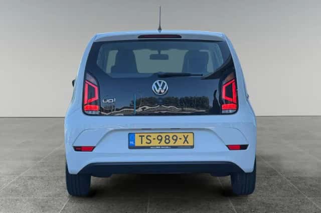 Volkswagen Up! (2018) thumbnail 6