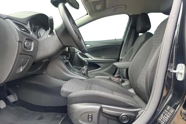 Opel Astra (2019) thumbnail 3