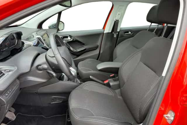 Peugeot 208 (2016) thumbnail 3