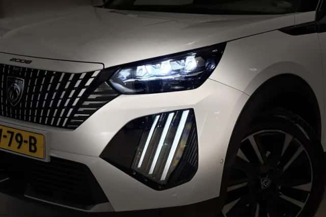 Peugeot 2008 (2024) thumbnail 2
