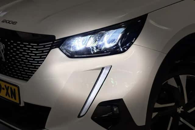 Peugeot 2008 (2022) thumbnail 2