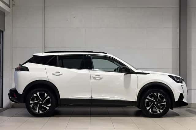 Peugeot 2008 (2022) thumbnail 5