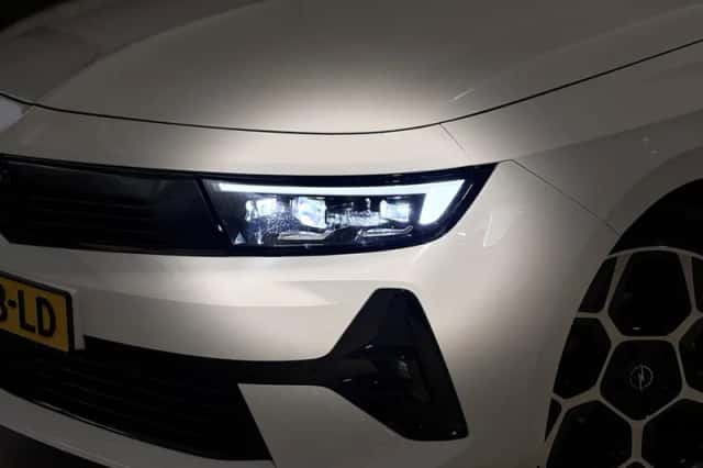 Opel Astra (2022) thumbnail 3