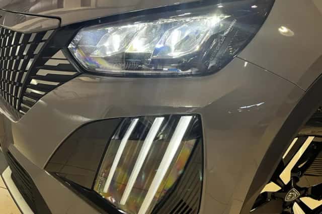 Peugeot 2008 (2024) thumbnail 2