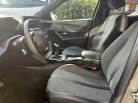 Peugeot 2008 (2024) thumbnail 8