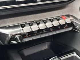 Peugeot 5008 (2022) thumbnail 38