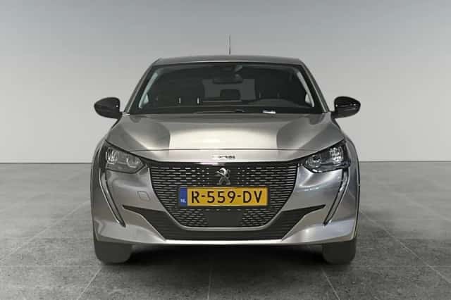 Peugeot e-208 (2022) thumbnail 2