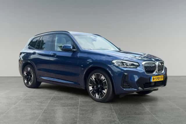 BMW iX3 (2022) thumbnail 3