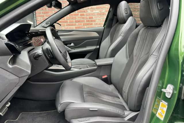Peugeot 308 (2023) thumbnail 2