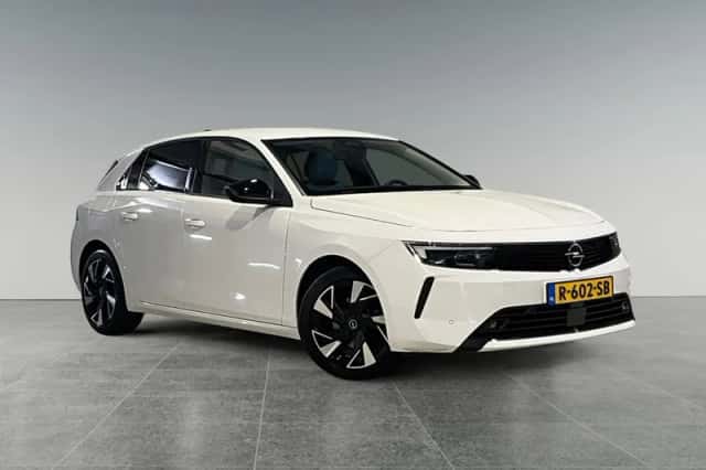 Opel Astra (2022) thumbnail 3