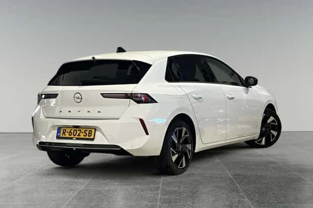 Opel Astra (2022) thumbnail 5