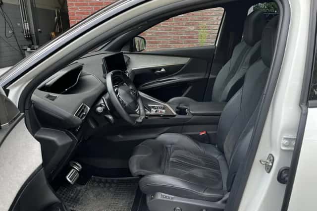 Peugeot 5008 (2023) thumbnail 6