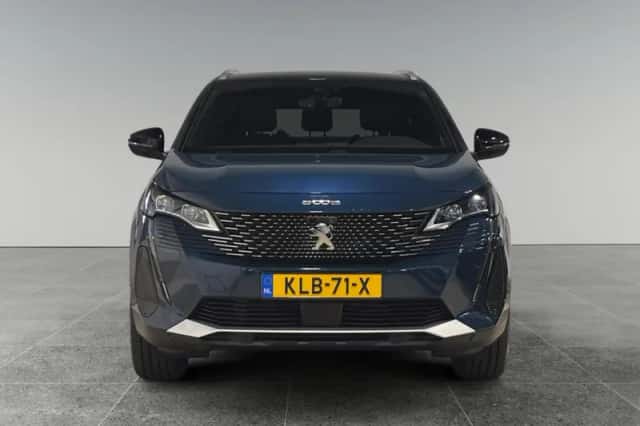 Peugeot 5008 (2023) thumbnail 2