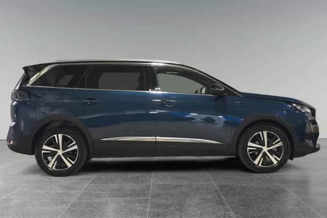 Peugeot 5008 (2023) thumbnail 4