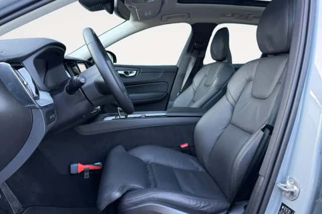Volvo XC60 (2025) thumbnail 6