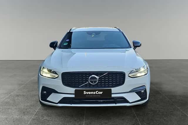 Volvo V90 (2021) thumbnail 2