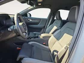 Volvo EX40 (2024) thumbnail 6