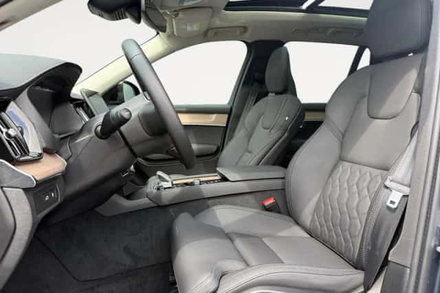 Volvo XC90 (2025) thumbnail 6