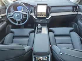Volvo XC90 (2025) thumbnail 8