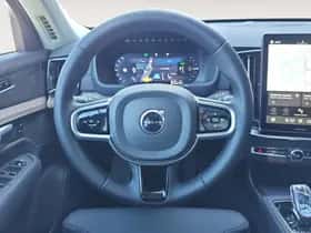 Volvo XC90 (2025) thumbnail 9