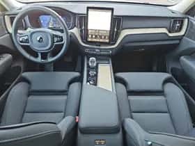 Volvo XC60 (2025) thumbnail 8
