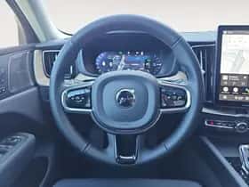 Volvo XC60 (2025) thumbnail 9