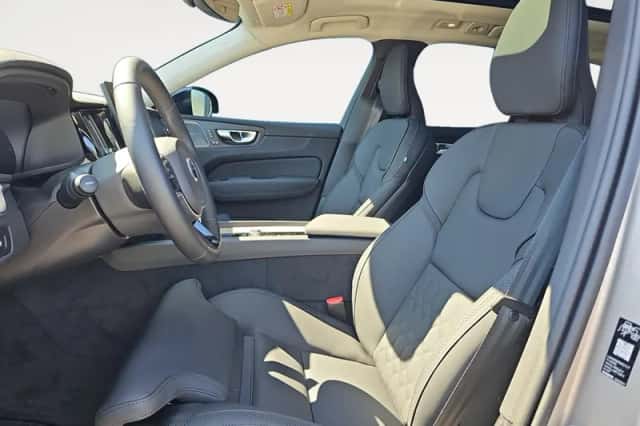 Volvo XC60 (2025) thumbnail 6