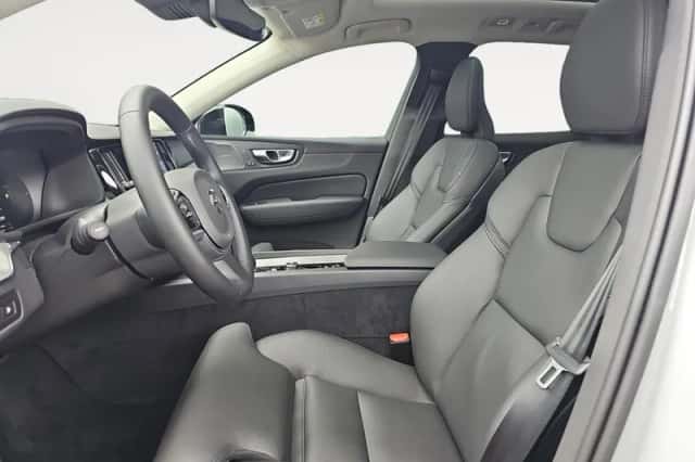 Volvo XC60 (2025) thumbnail 6
