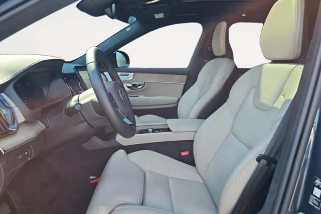 Volvo XC90 (2025) thumbnail 6