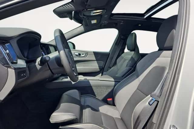Volvo XC60 (2025) thumbnail 6