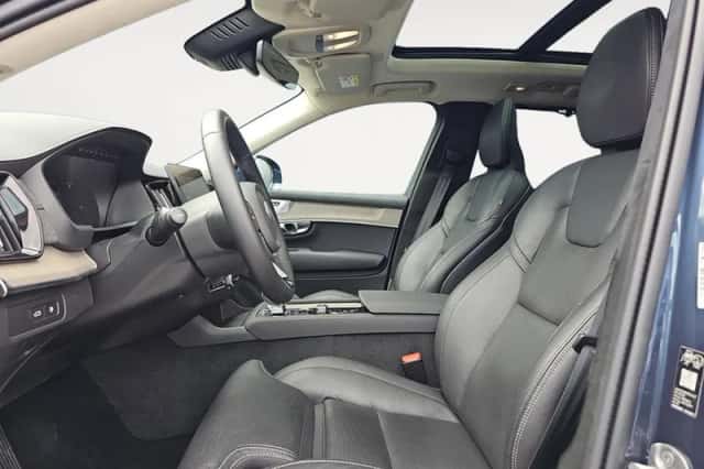 Volvo XC90 (2025) thumbnail 6