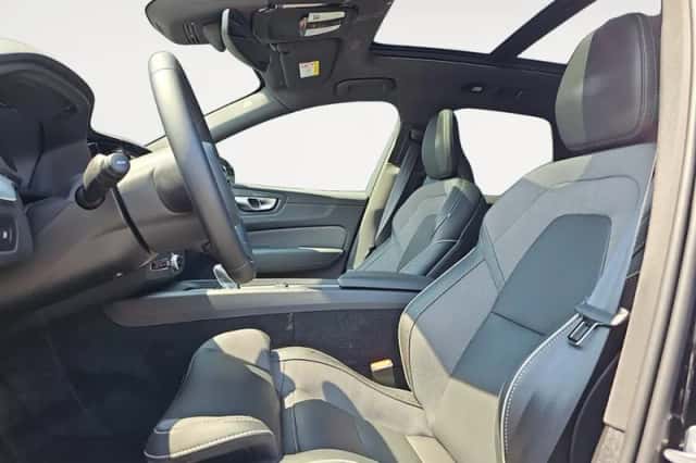 Volvo XC60 (2025) thumbnail 6