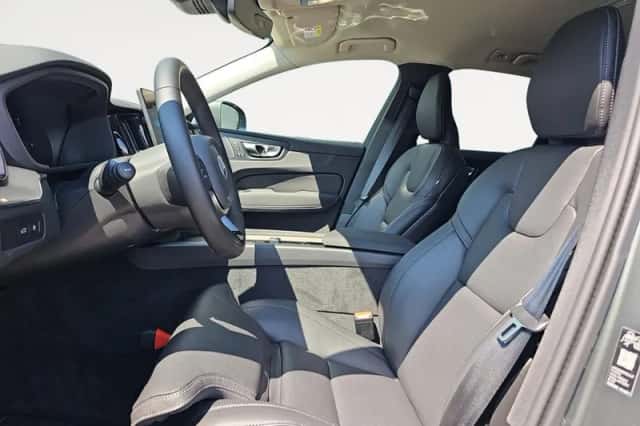 Volvo XC60 (2025) thumbnail 6