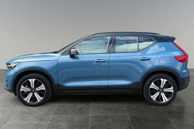 Volvo XC40 (2023) thumbnail 3