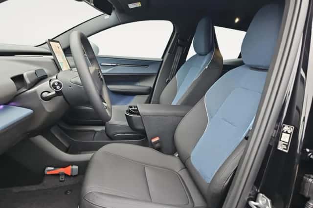 Volvo EX30 (2025) thumbnail 6