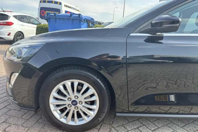 Ford Focus (2020) thumbnail 2