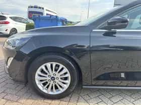 Ford Focus (2020) thumbnail 2