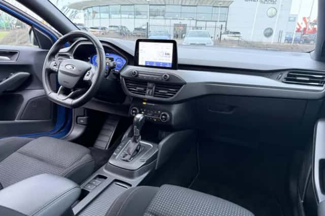 Ford Focus (2023) thumbnail 3