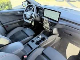 Ford Kuga (2024) thumbnail 4