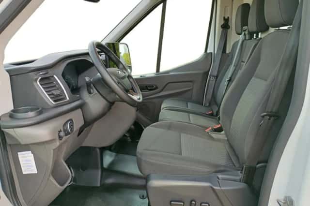 Ford Transit (2024) thumbnail 3