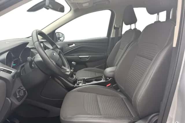 Ford Kuga (2017) thumbnail 3